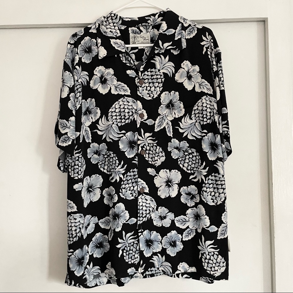 Toes on the Nose Hawaiian shirt M